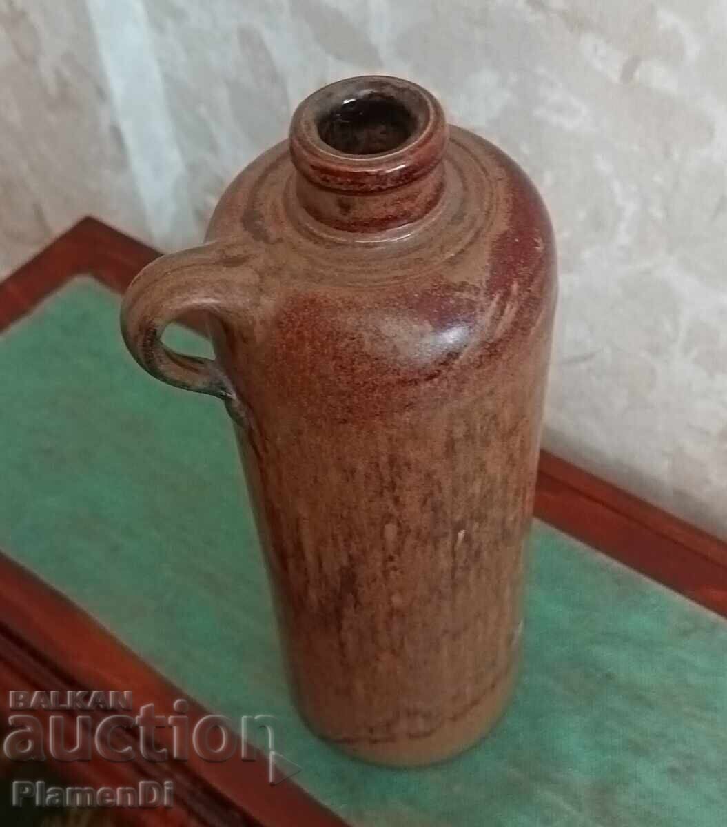 Доставка на Винтидж, антична, керамична бутилка със дръжка