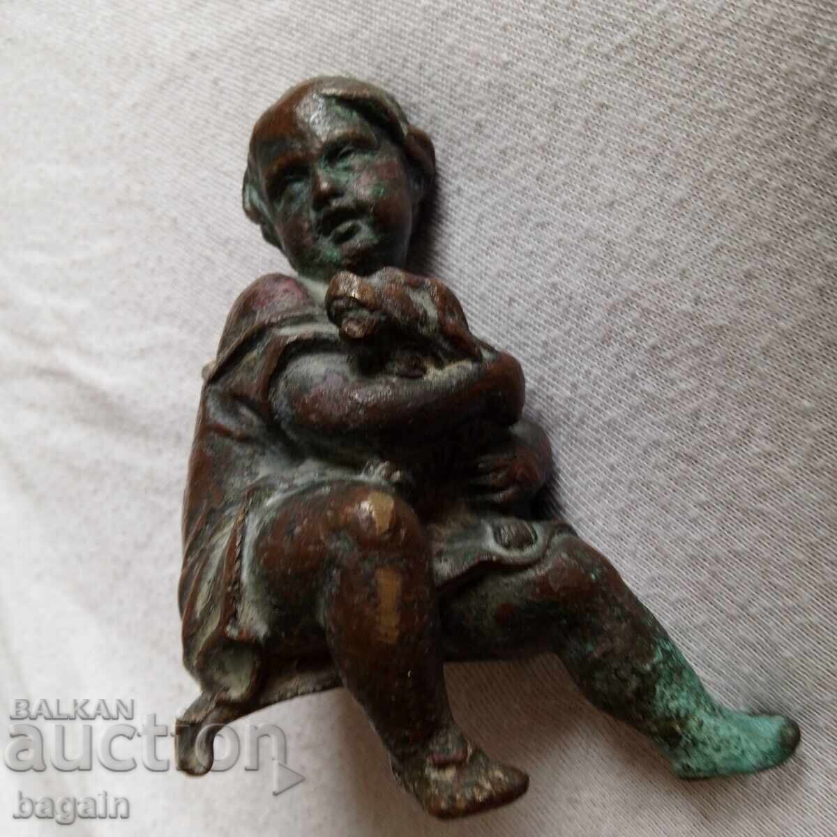 Χάλκινο άγαλμα.