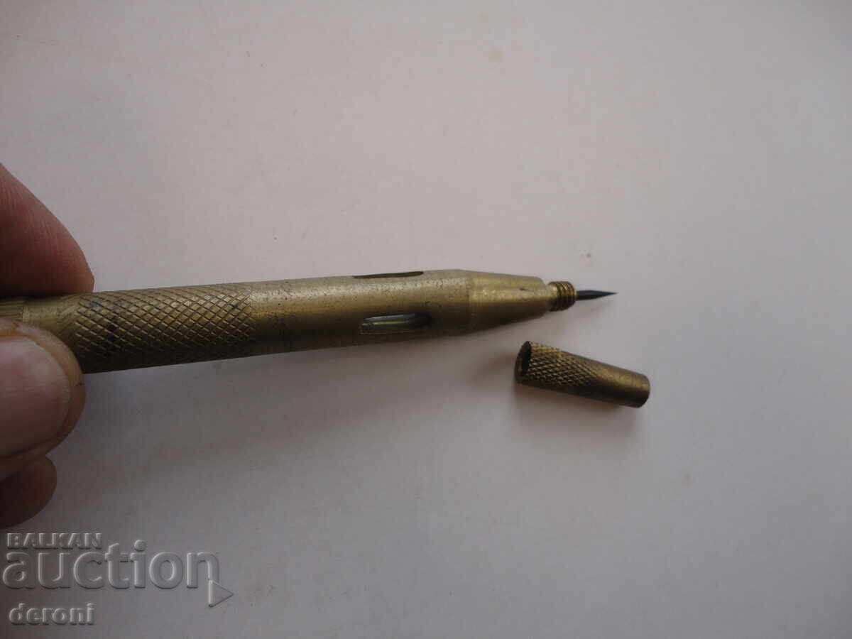 Παράδοση Αρχαίο μπρούτζινο εργαλείο συσκευή