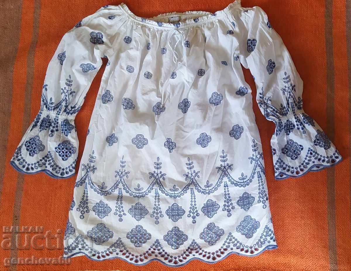 Auction  Fashionable white long shirt with beautiful cutwork embroidery