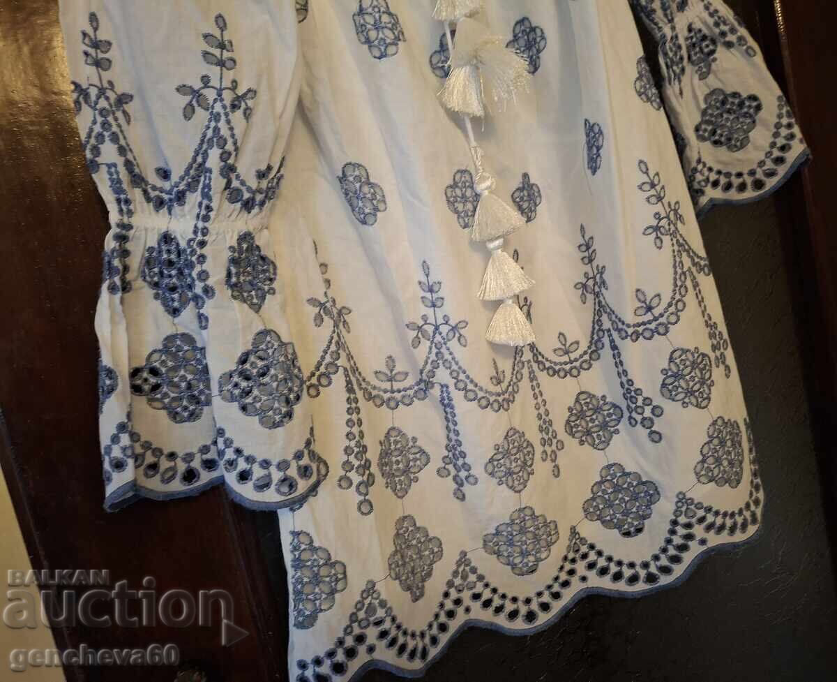 Fashionable white long shirt with beautiful cutwork embroidery - 6