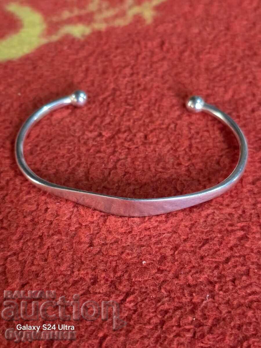 Delivery of Solid Silver Bracelet. 10.33 grams. View and Delivery of Solid Silver Bracelet. 10.33 grams. View and