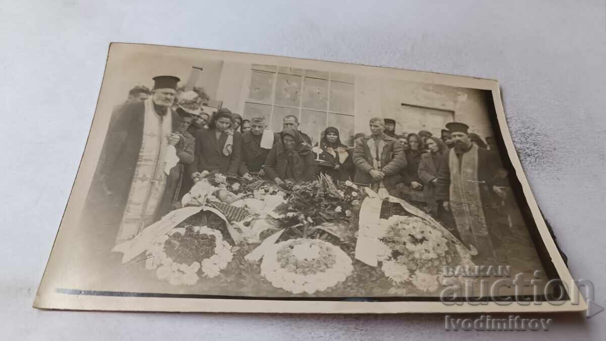 Φωτογραφία Κηδεία με δύο κληρικούς