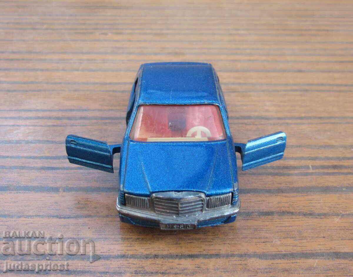 стара Германска играчка количка mercedes benz 500 SE siku