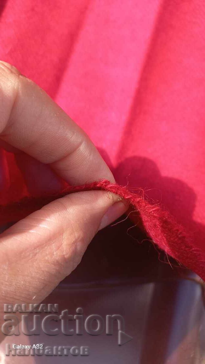 СТАР ЧЕРВЕН ВЪЛНЕН ПЛАТ ПОЯС ТОП НОСИЯ с цена 180.00 лв. | € 92.03