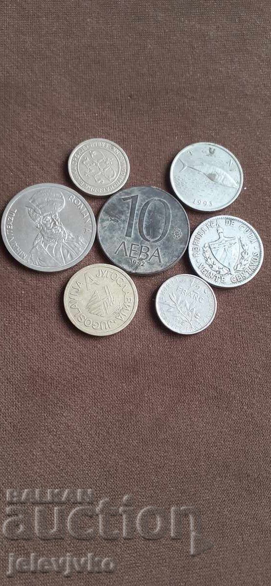 O mulțime de monede O mulțime de monede