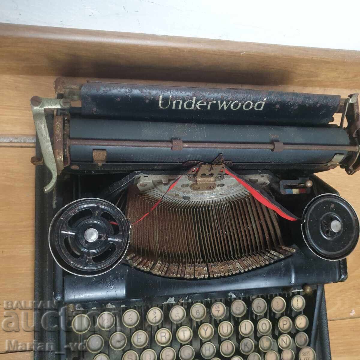 Mașină de scris "Underwood" 1929 cu preț 150.00 BGN | € 76.69