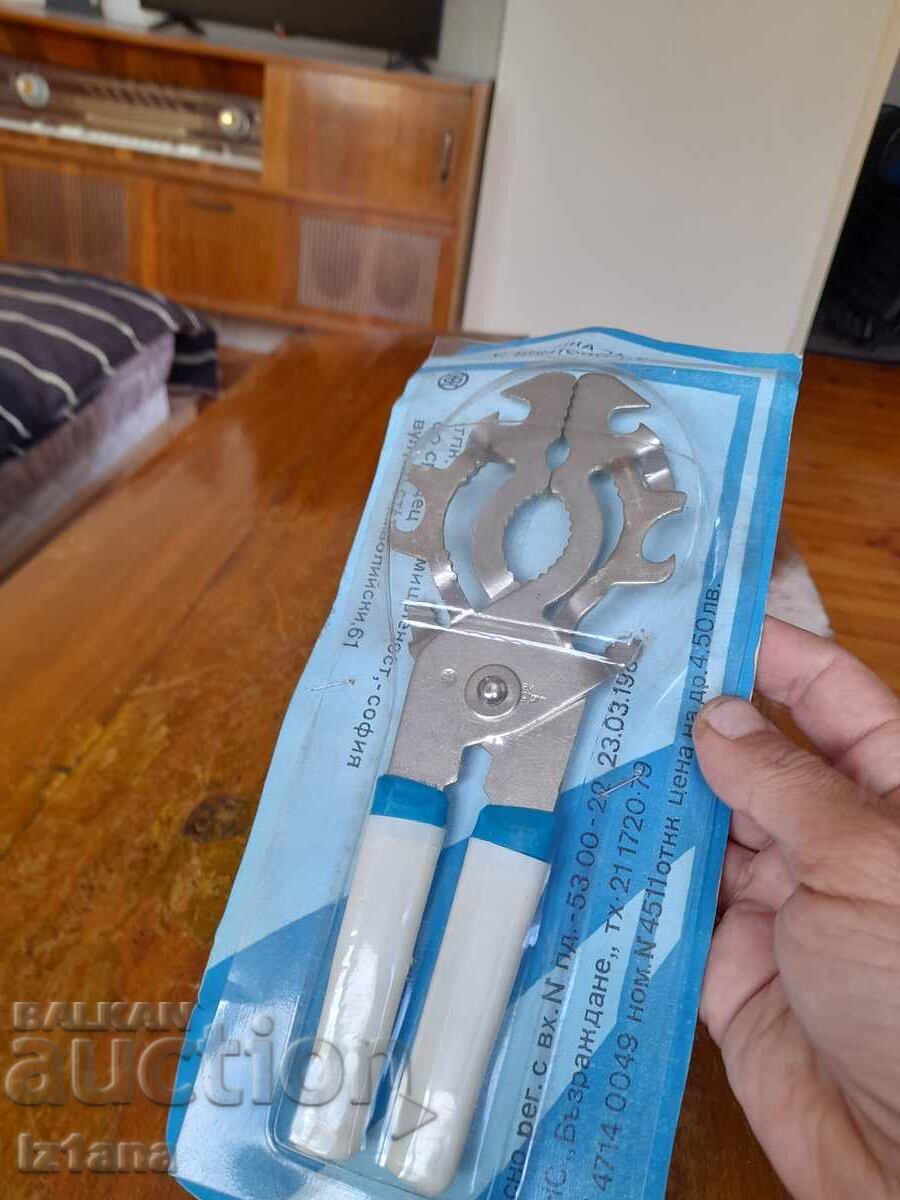 Delivery of Old jar opener for screw caps Delivery of Old jar opener for screw caps