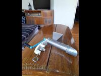 Mașină de tocat roșii veche, moara