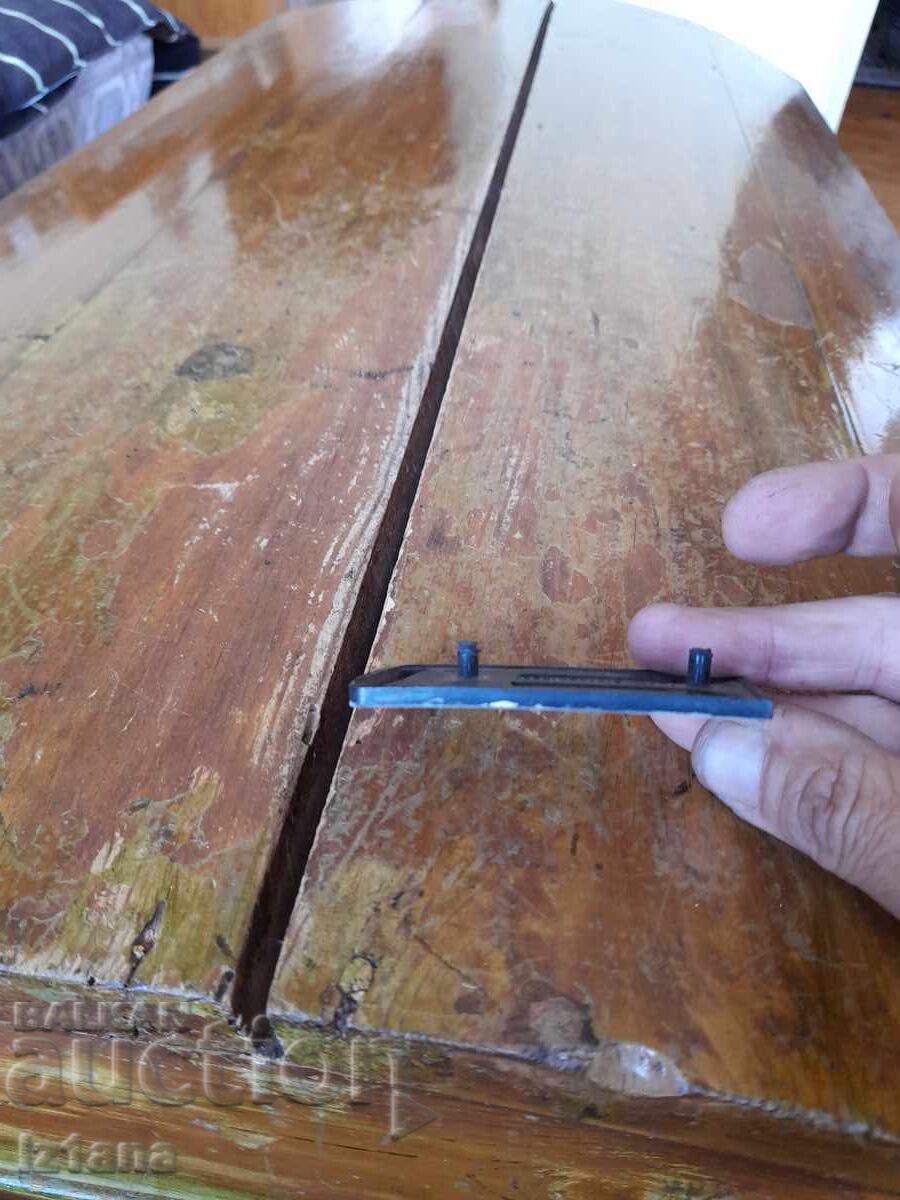 Auction  Old Moskvich Aleko emblem