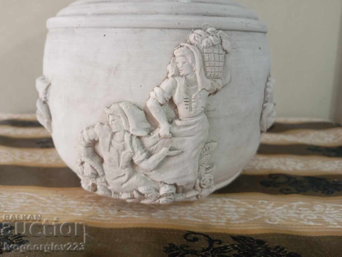 Стара керамична ваза с цена 68.00 лв. | € 34.77