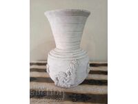 Vaza veche din ceramica