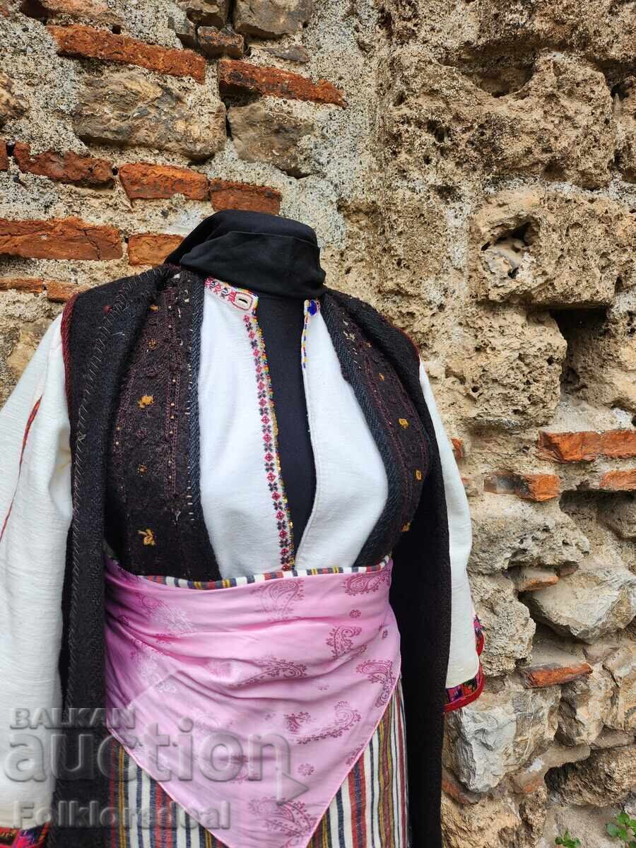 Costum popular feminin din satele de coastă ale Ohridului cu preț € 357.90 | 699.99 BGN