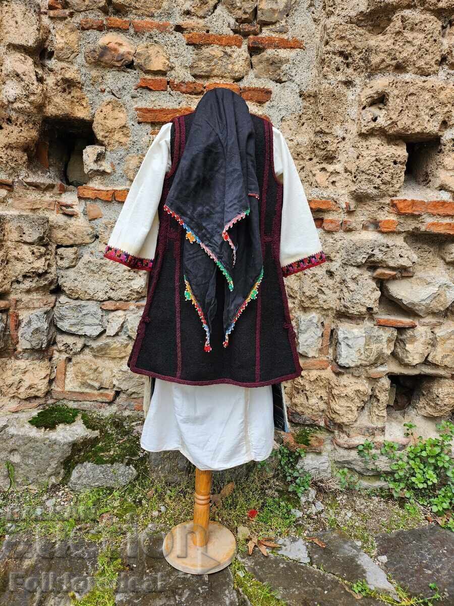 Livrarea Costum popular feminin din satele de coastă ale Ohridului