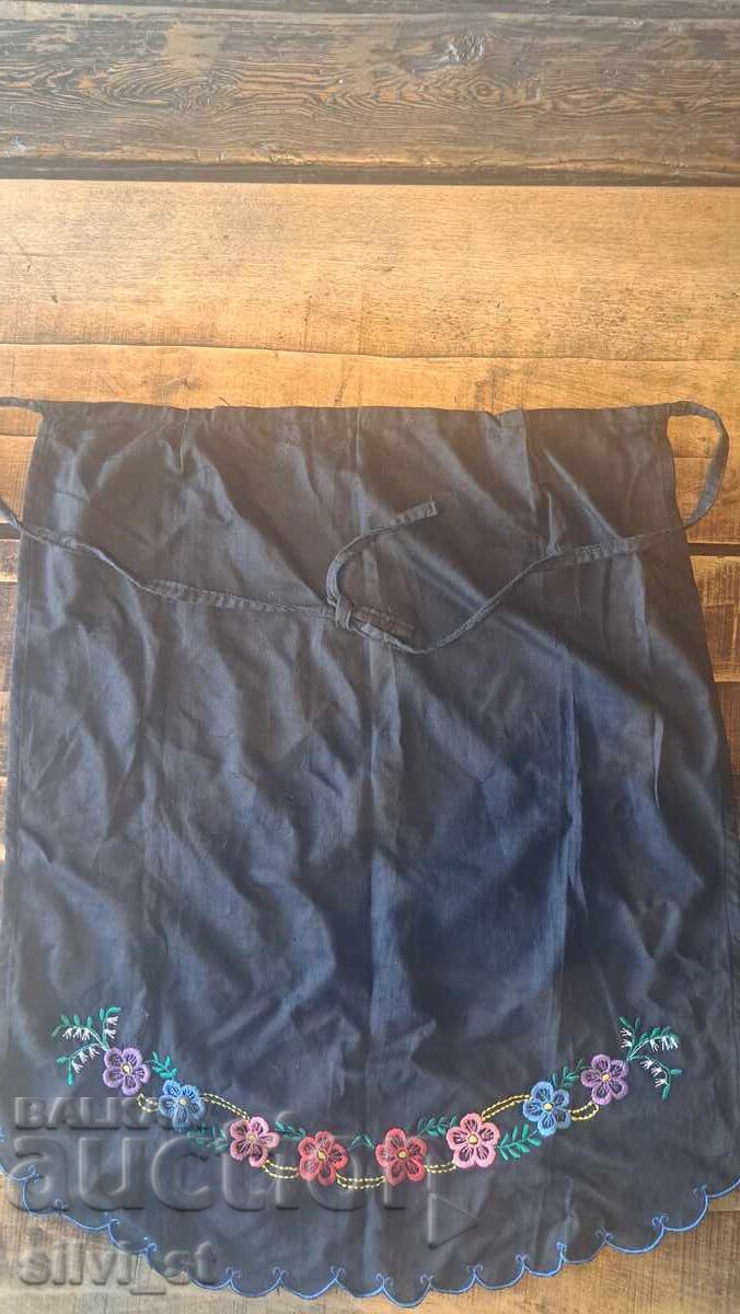 Αυθεντική ποδιά με κέντημα με τιμή 20.00 BGN | € 10.23