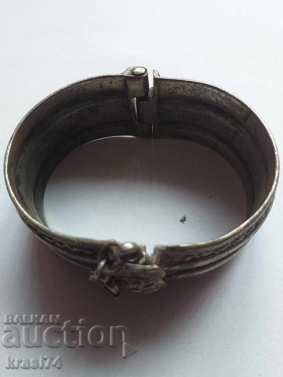 Brăţară cu preț 70.00 BGN | € 35.79 Brăţară cu preț 70.00 BGN | € 35.79