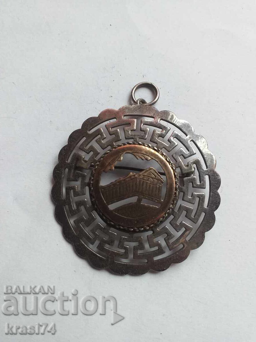 Pandantiv și broșă Pandantiv și broșă