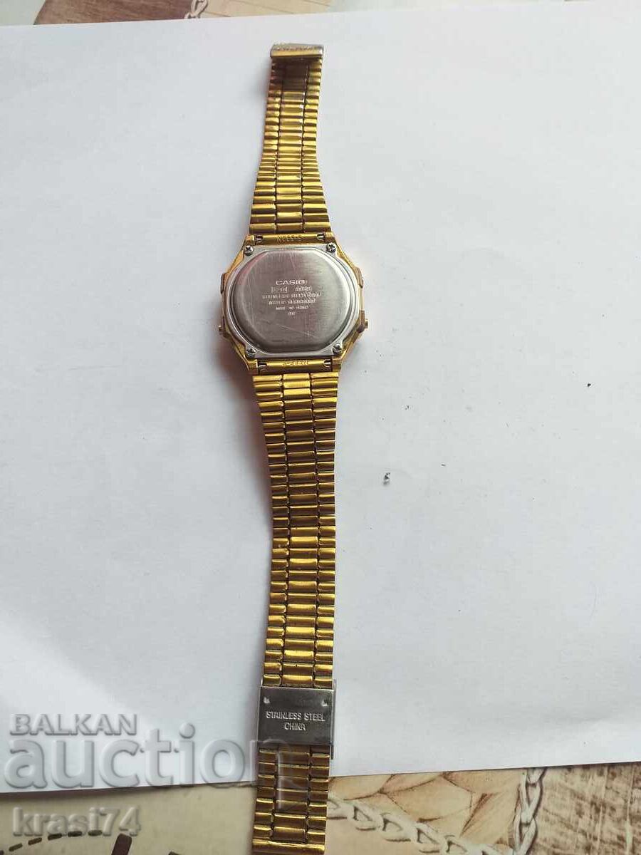 Позлатен електронен часовник с цена 40.00 лв. | € 20.45