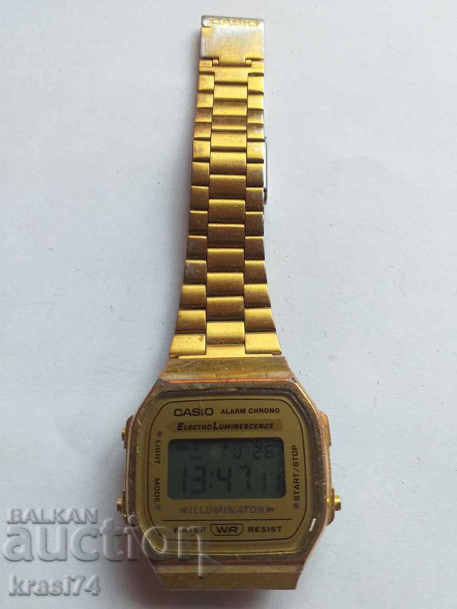 Позлатен електронен часовник