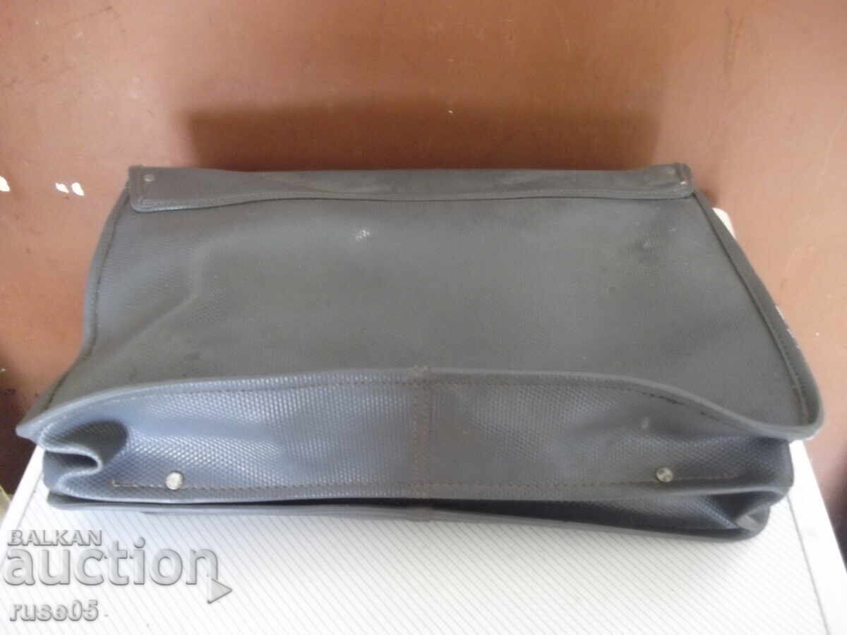 Livrarea Geantă școlară din epoca socialistă