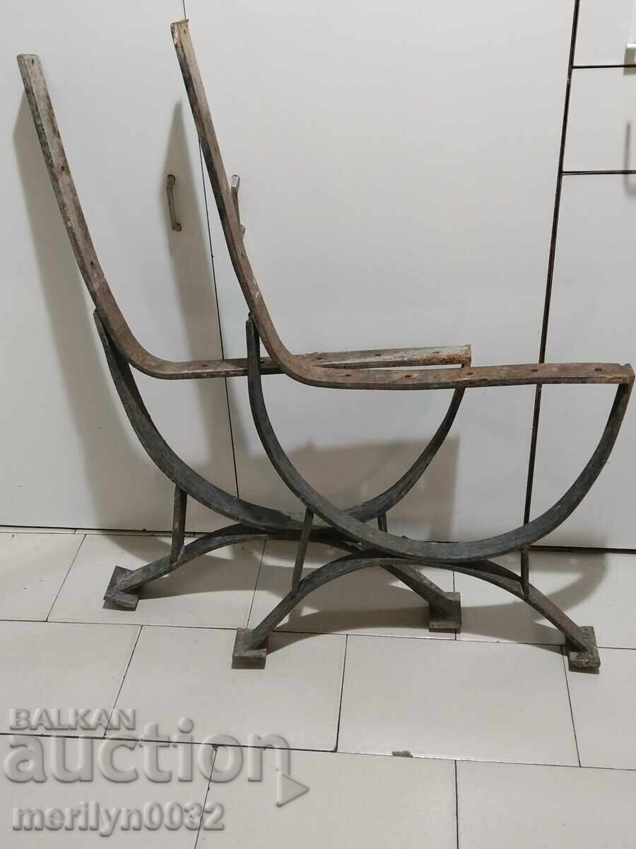 Метални крака стойки за пейка в градината вилата пред блока с цена 110.00 лв. | € 56.24