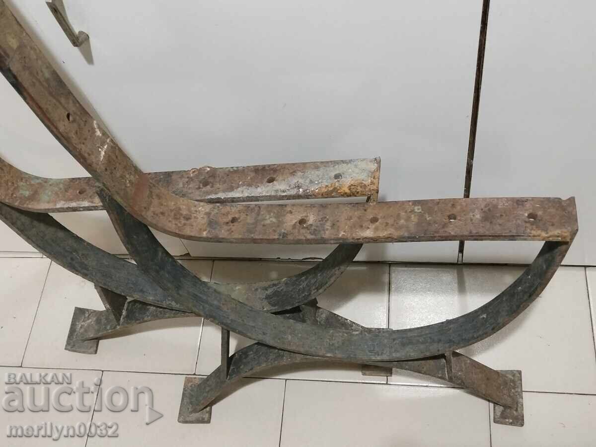 Метални крака стойки за пейка в градината вилата пред блока - 6