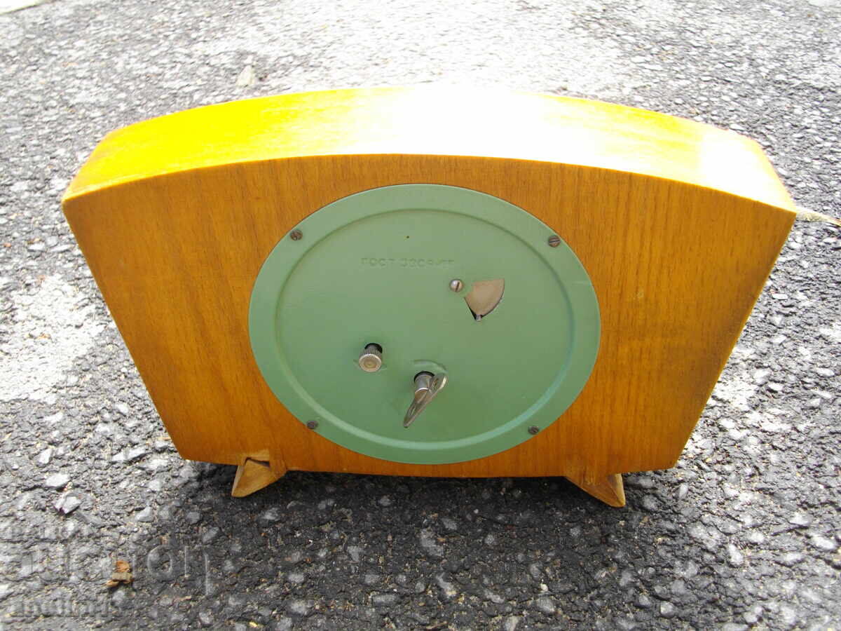 Доставка на КОЛЕКЦИОНЕРСКИ НАСТОЛЕН КАМИНЕН СЕДМИЧЕН ЧАСОВНИК МАЯК