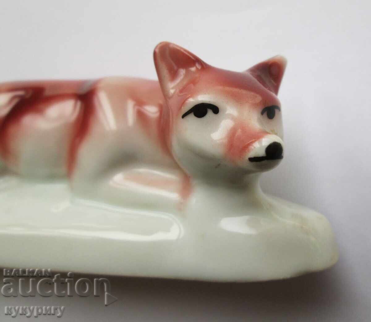 Стара Соц НРБ порцеланова статуетка фигура Лисица ИЗИДА с цена 150.00 лв. | € 76.69