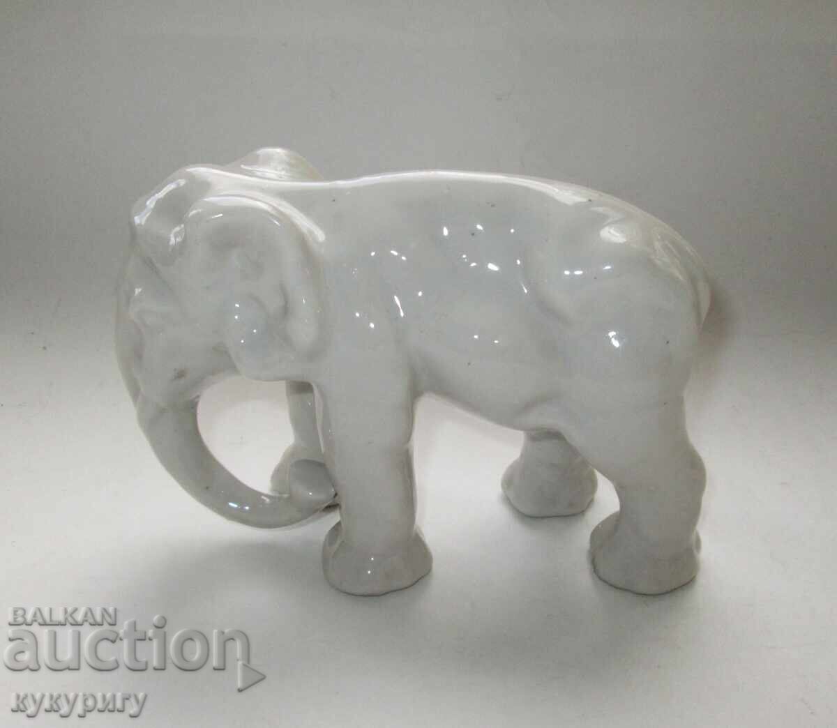 Παλαιά πορσελάνινη φιγούρα ελέφαντα από την Σοσιαλιστική Δημοκρατία της Βουλγαρίας Παλαιά πορσελάνινη φιγούρα ελέφαντα από την Σοσιαλιστική Δημοκρατία της Βουλγαρίας