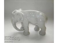 Παλαιά πορσελάνινη φιγούρα ελέφαντα από την Σοσιαλιστική Δημοκρατία της Βουλγαρίας