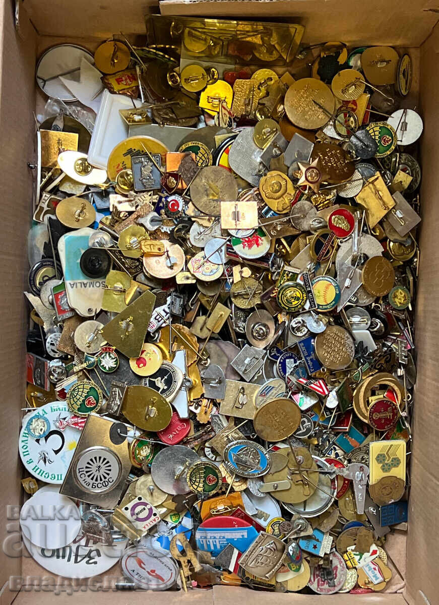 Delivery of Large lot of 1100 badges and medals from Bulgaria and abroad! Delivery of Large lot of 1100 badges and medals from Bulgaria and abroad!