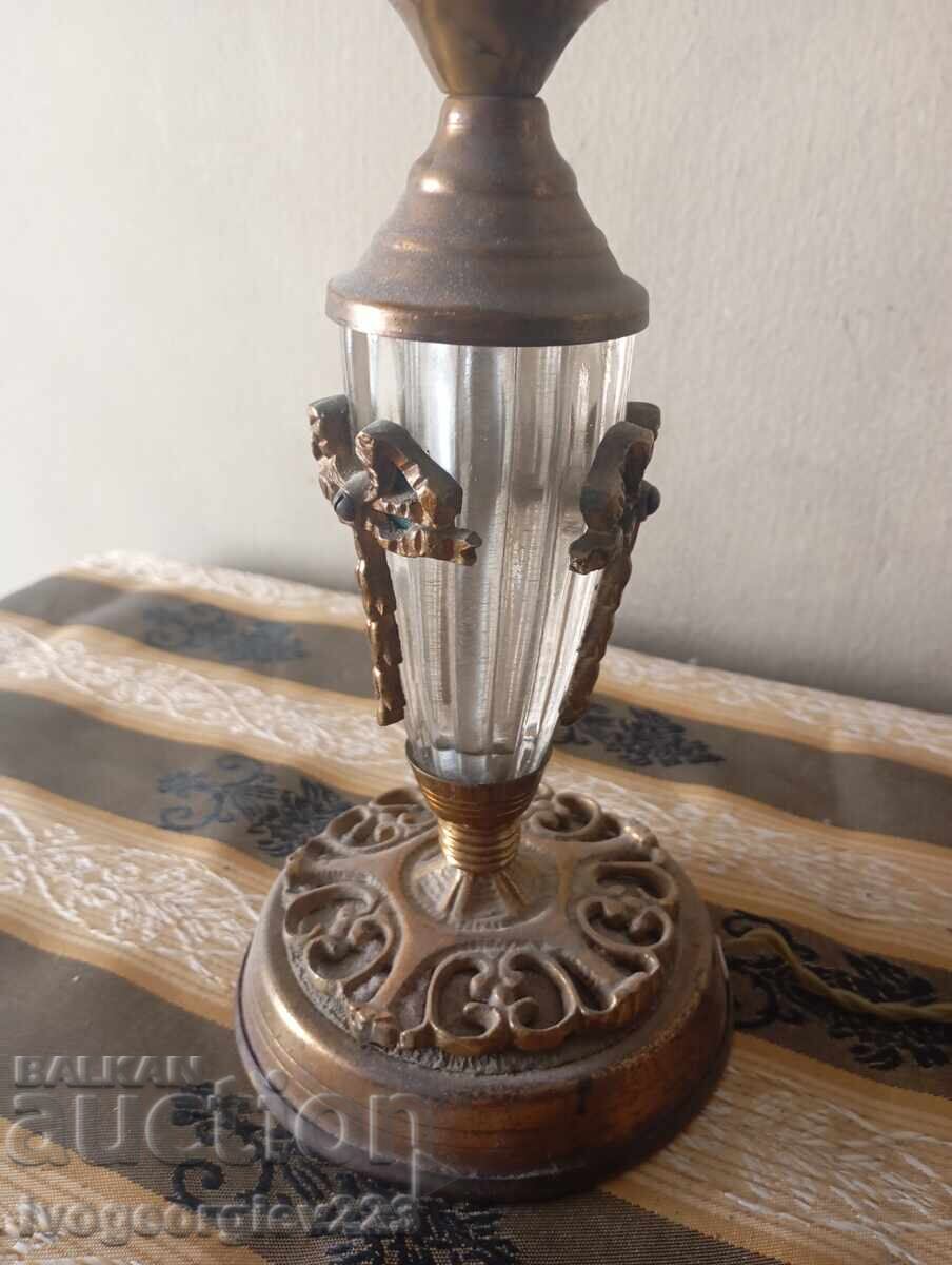 Доставка на Настолна лампа в стил ампир