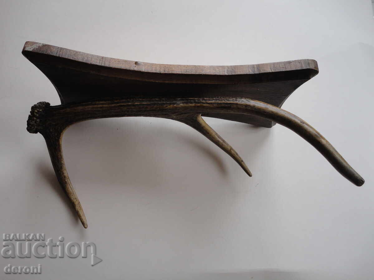 Παράδοση Κρεμάστρα για τρόπαιο κυνηγιού από κέρατο ελαφιού