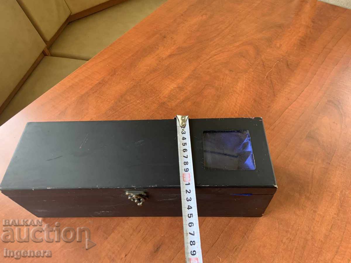 Auction  WINE BOX AND FOR WINE WOOD