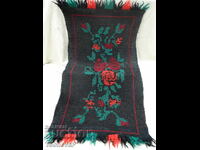 Covoraș vechi țesut și brodat