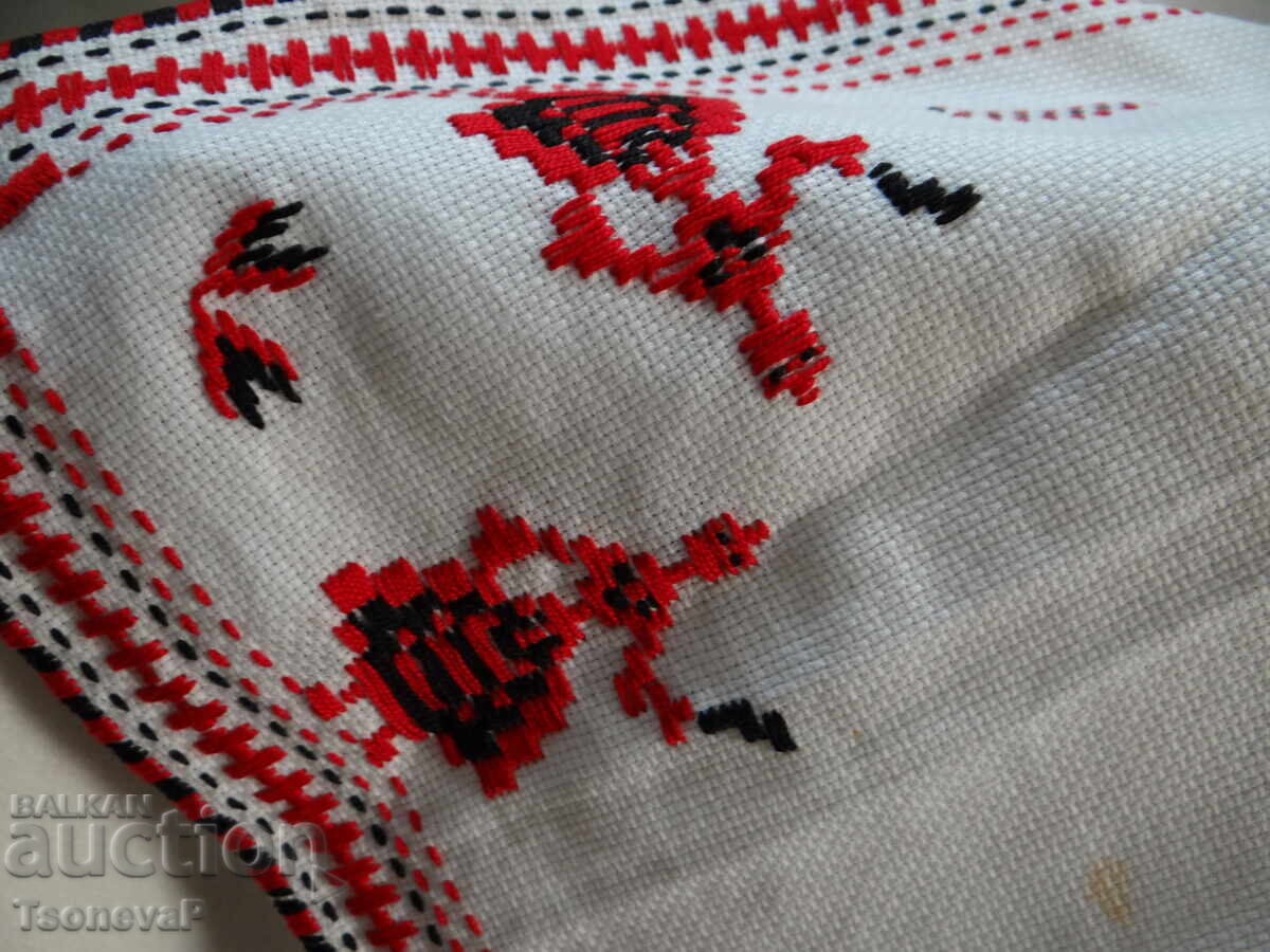 Pătrat brodat "Dansatoare" cu preț 2.00 BGN | € 1.02