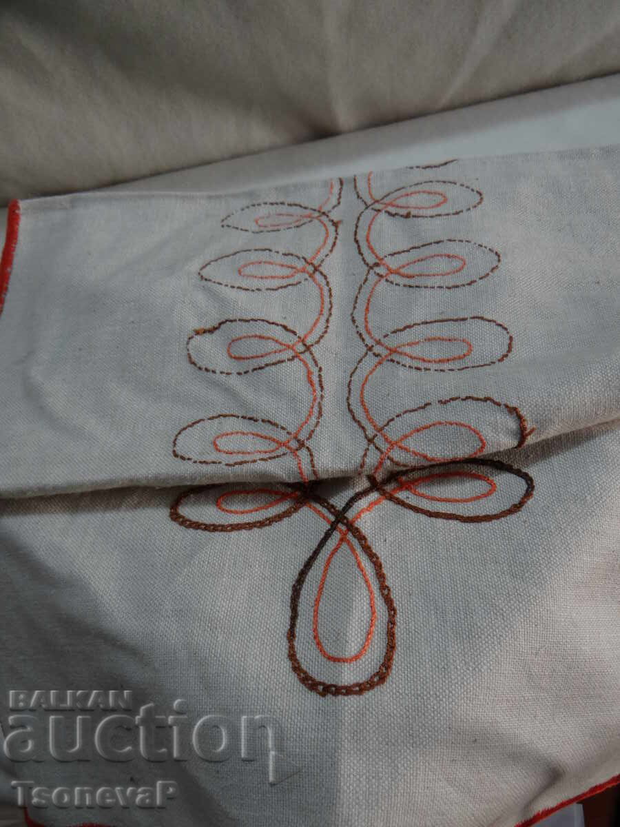 Broderie în portocaliu și maro cu preț 2.00 BGN | € 1.02 Broderie în portocaliu și maro cu preț 2.00 BGN | € 1.02