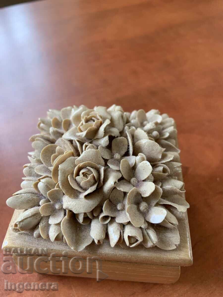 CUTIE PENTRU BIJUTERII LEMN LUCRARE MANUALĂ UNICAT cu preț 33.00 BGN | € 16.87