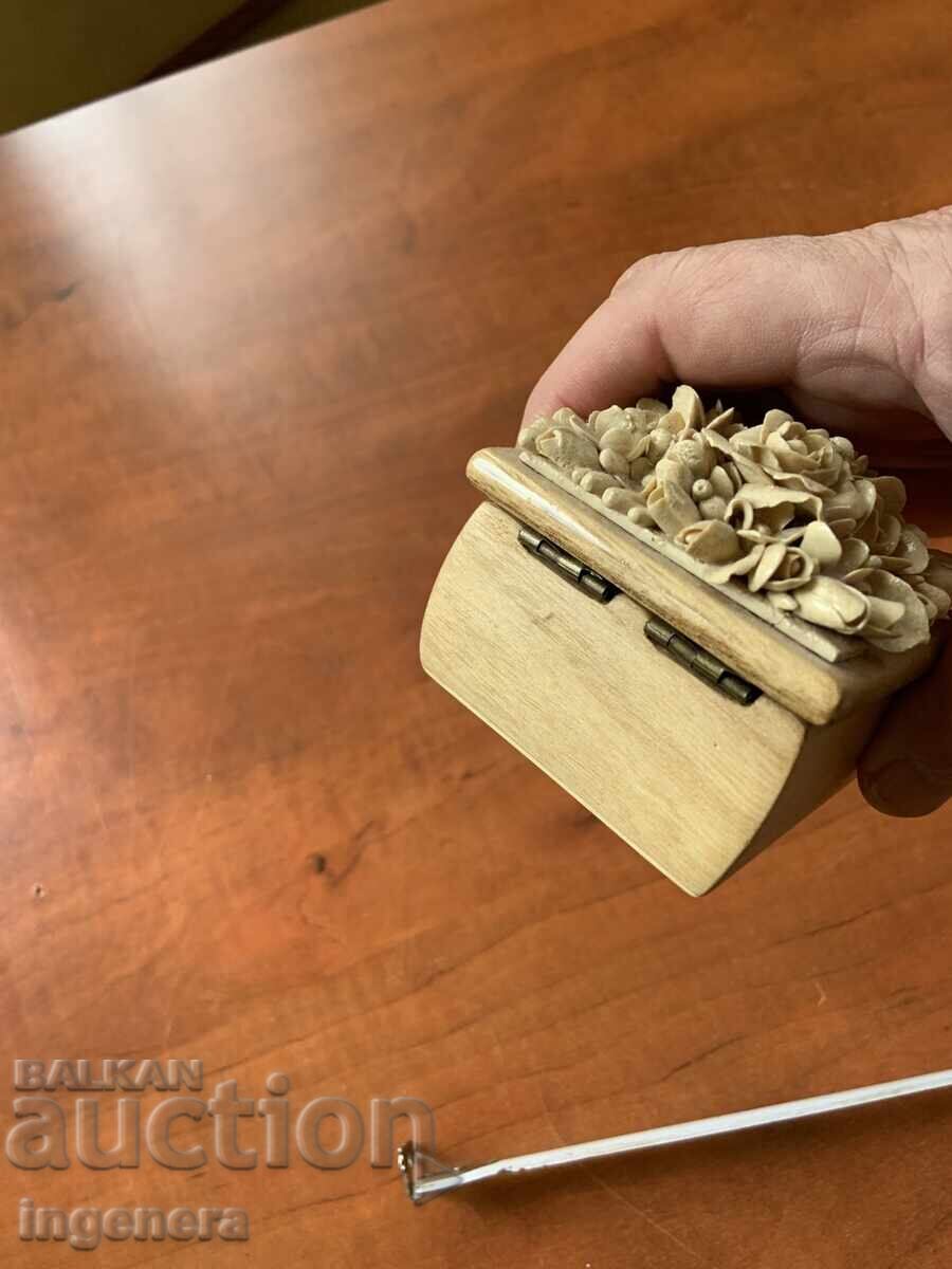 Licitație CUTIE PENTRU BIJUTERII LEMN LUCRARE MANUALĂ UNICAT