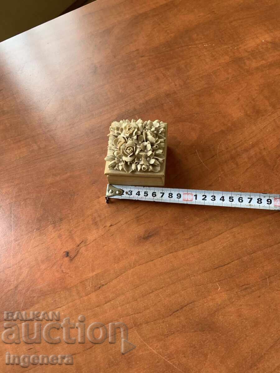 Livrarea CUTIE PENTRU BIJUTERII LEMN LUCRARE MANUALĂ UNICAT