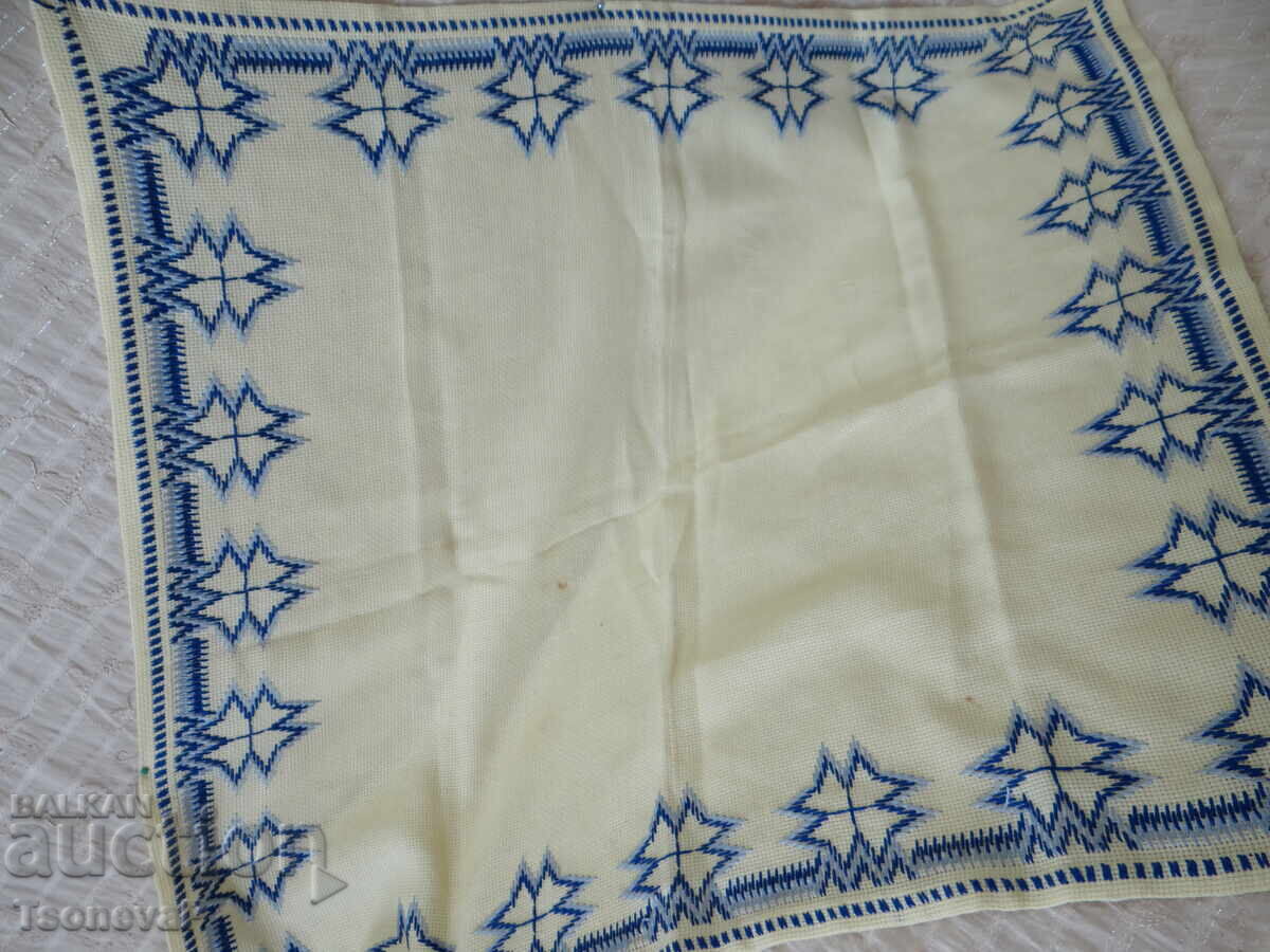 Pătrat brodat în albastru - 5 Pătrat brodat în albastru - 5