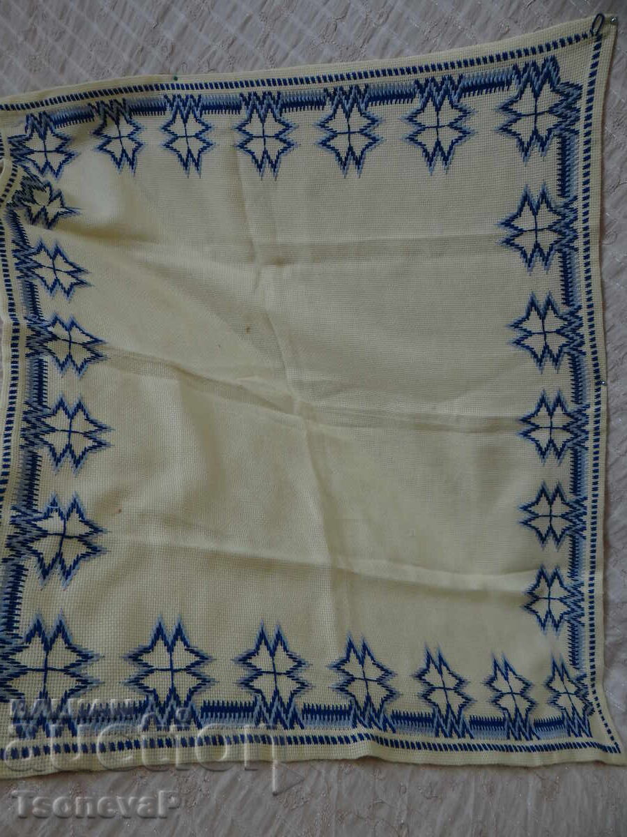 Pătrat brodat în albastru Pătrat brodat în albastru