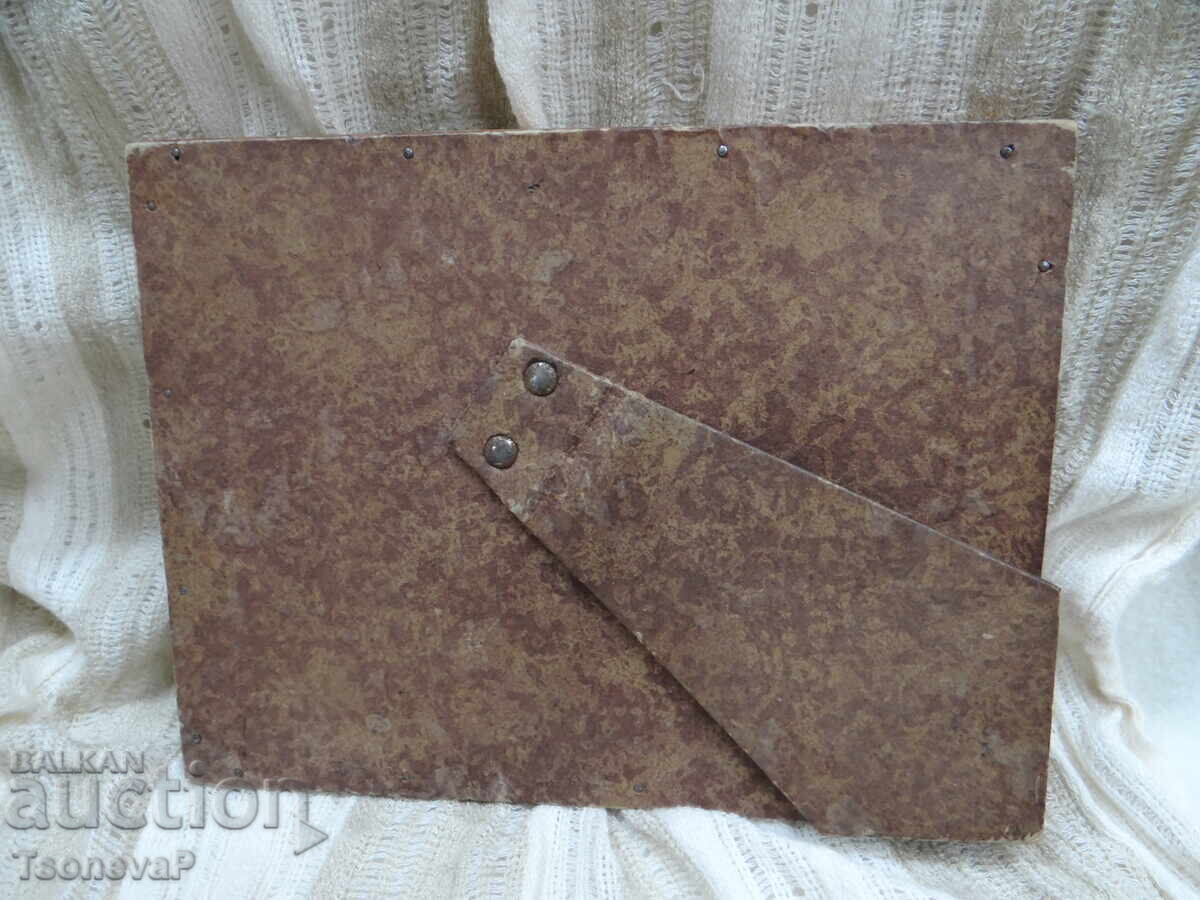 Rama foto veche din lemn cu preț 5.00 BGN | € 2.56