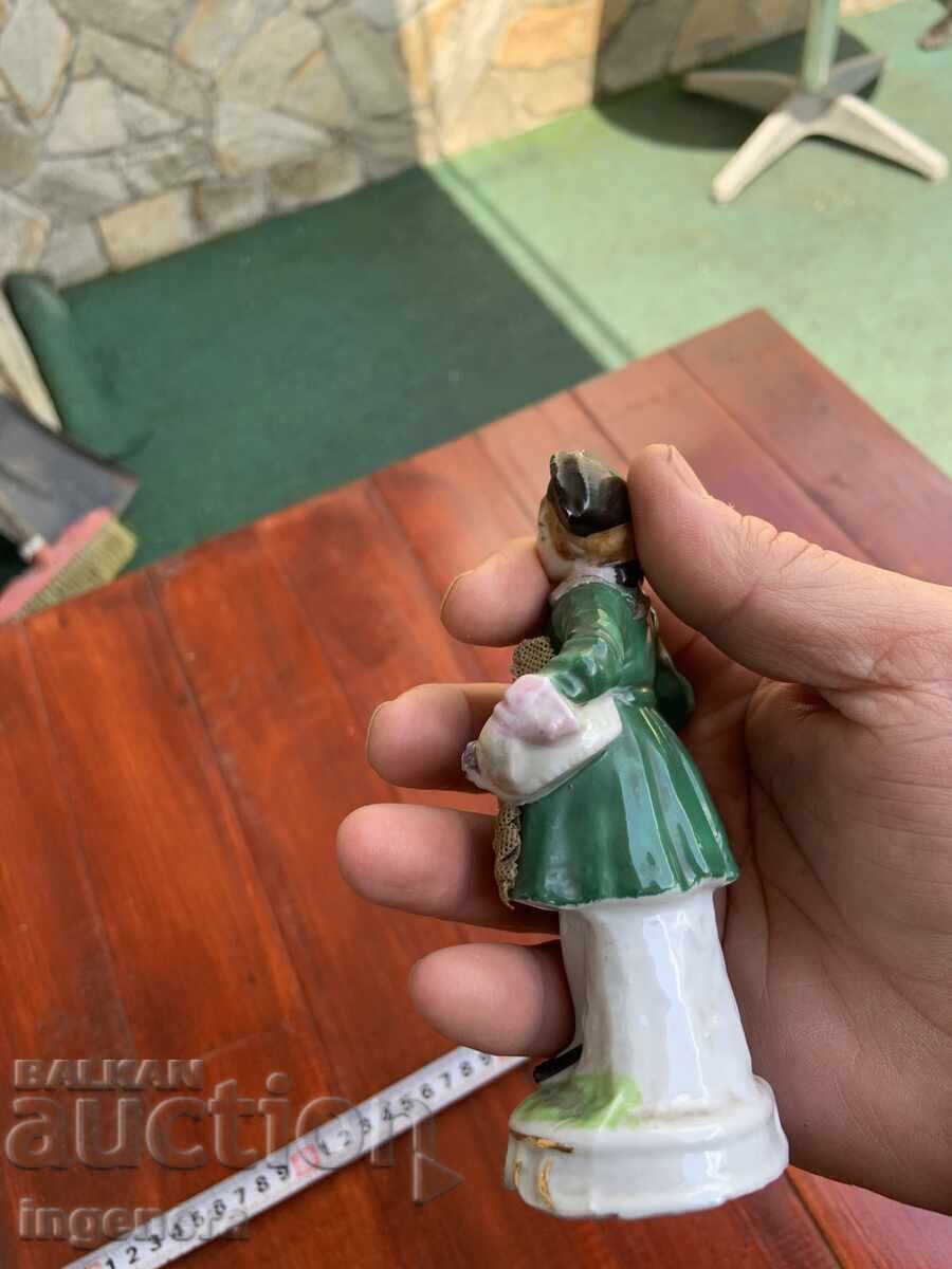 PORCELAIN FIGURE STATUE - 6 PORCELAIN FIGURE STATUE - 6