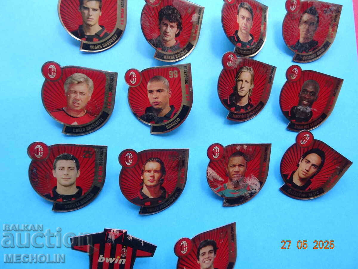 Licitație LOT COLECȚIE INSIGNE MILAN