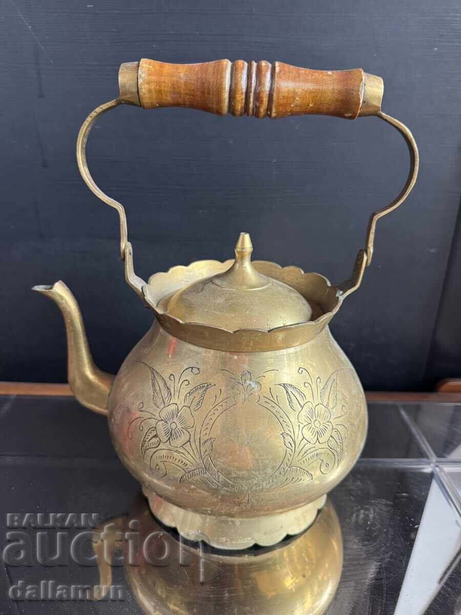 Старинен месингов чайник