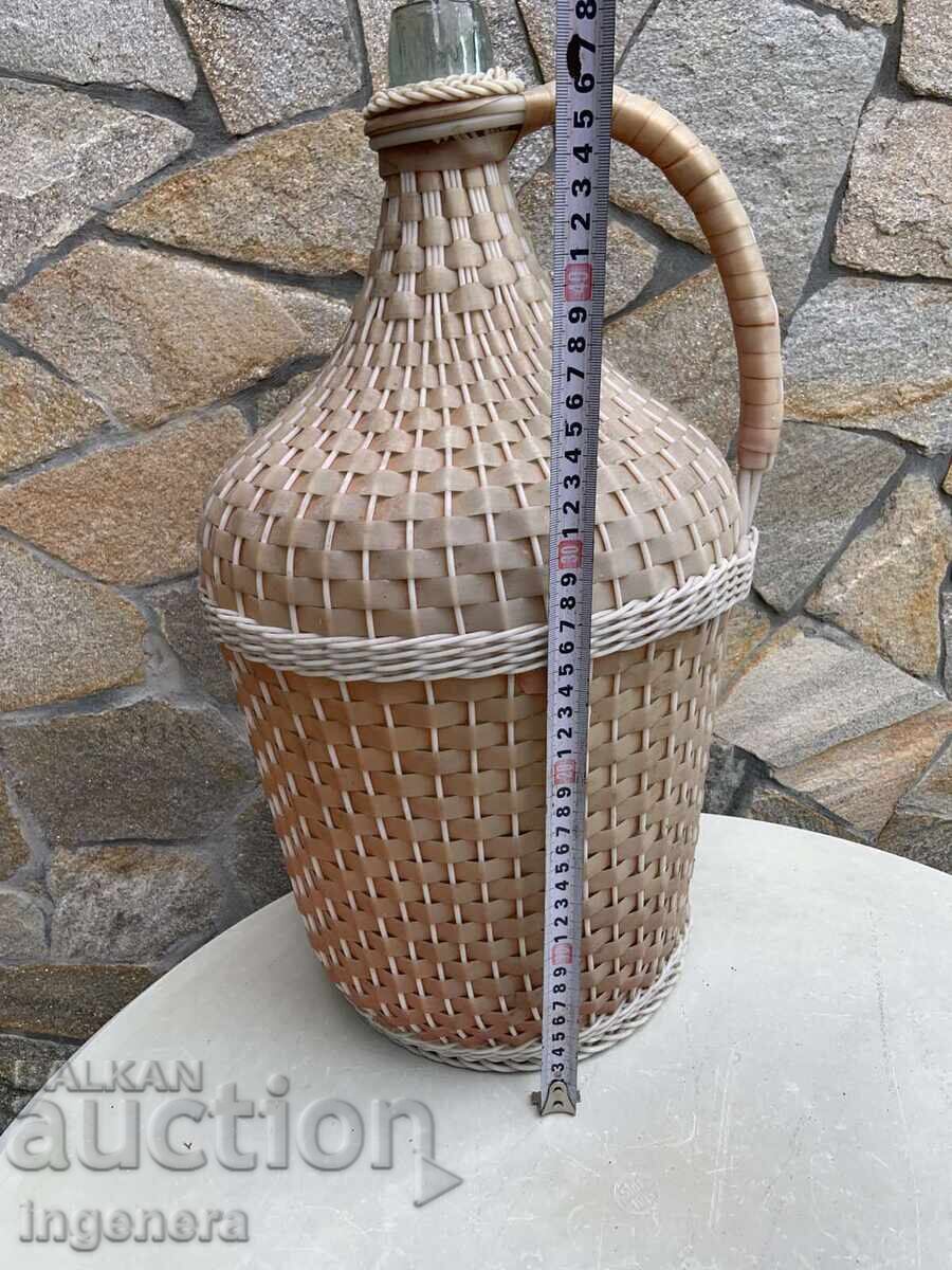 DAMIGEANĂ STICLĂ ÎMPLETITĂ PENTRU RAKIA - 15 LITRI DE PE VREMEA SOCIALISMULUI cu preț 35.00 BGN | € 17.90