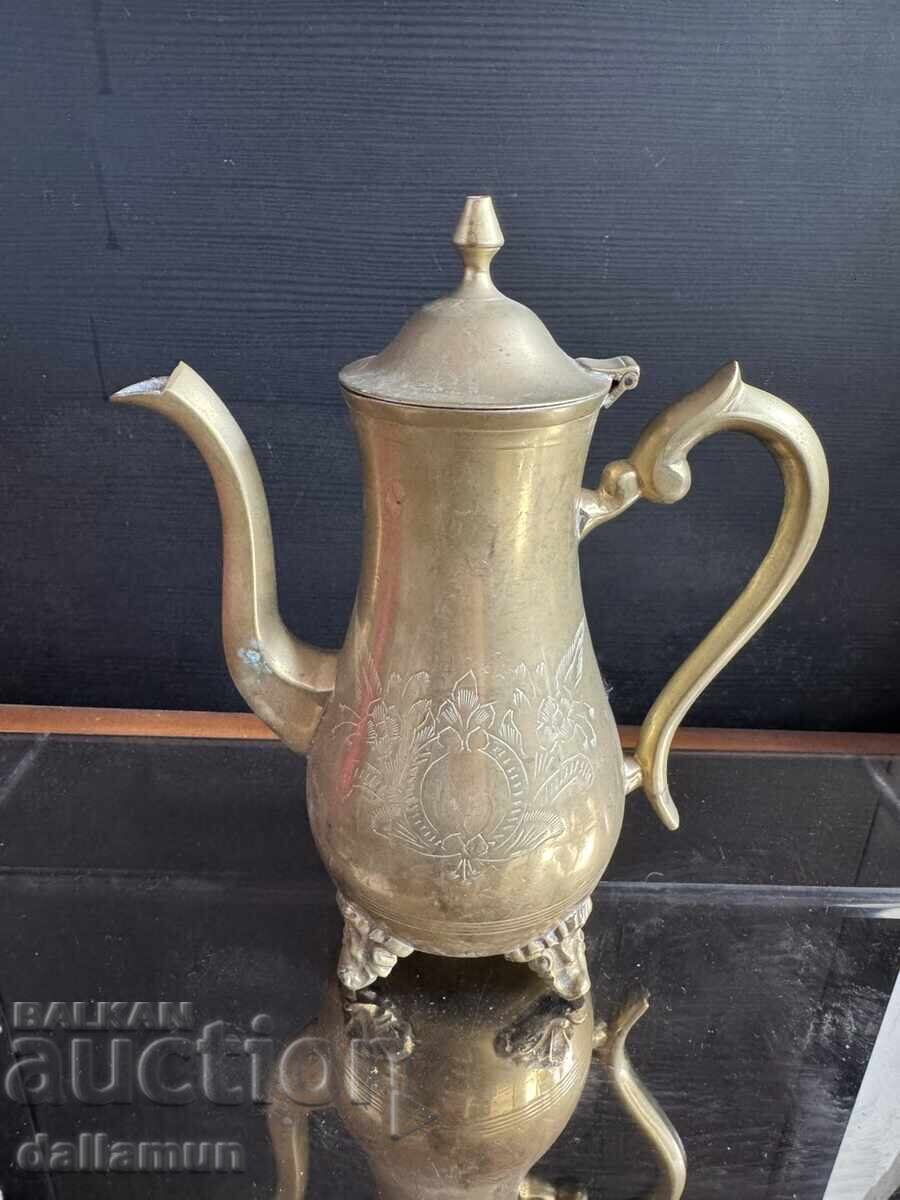 Ceainic vechi din alamă, bronz