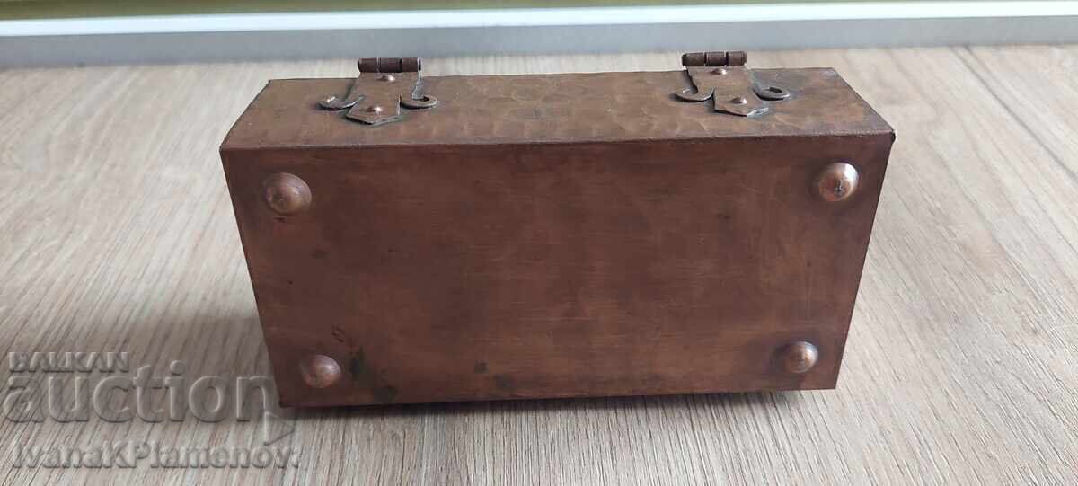 Θήκη χάλκινη για γνώστες - 6