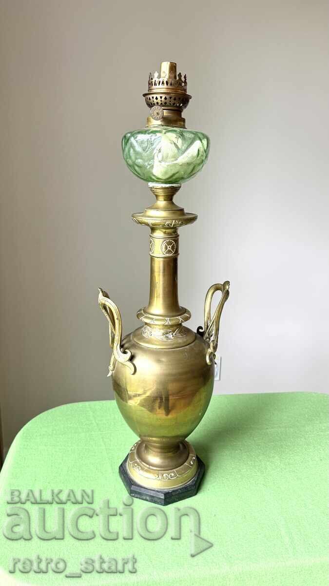 Αντίκα ορειχάλκινη λάμπα πετρελαίου με τιμή 280.00 BGN | € 143.16